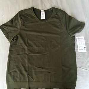 Athleta In Motion Tee NWT (aspen olive) - size Medium M